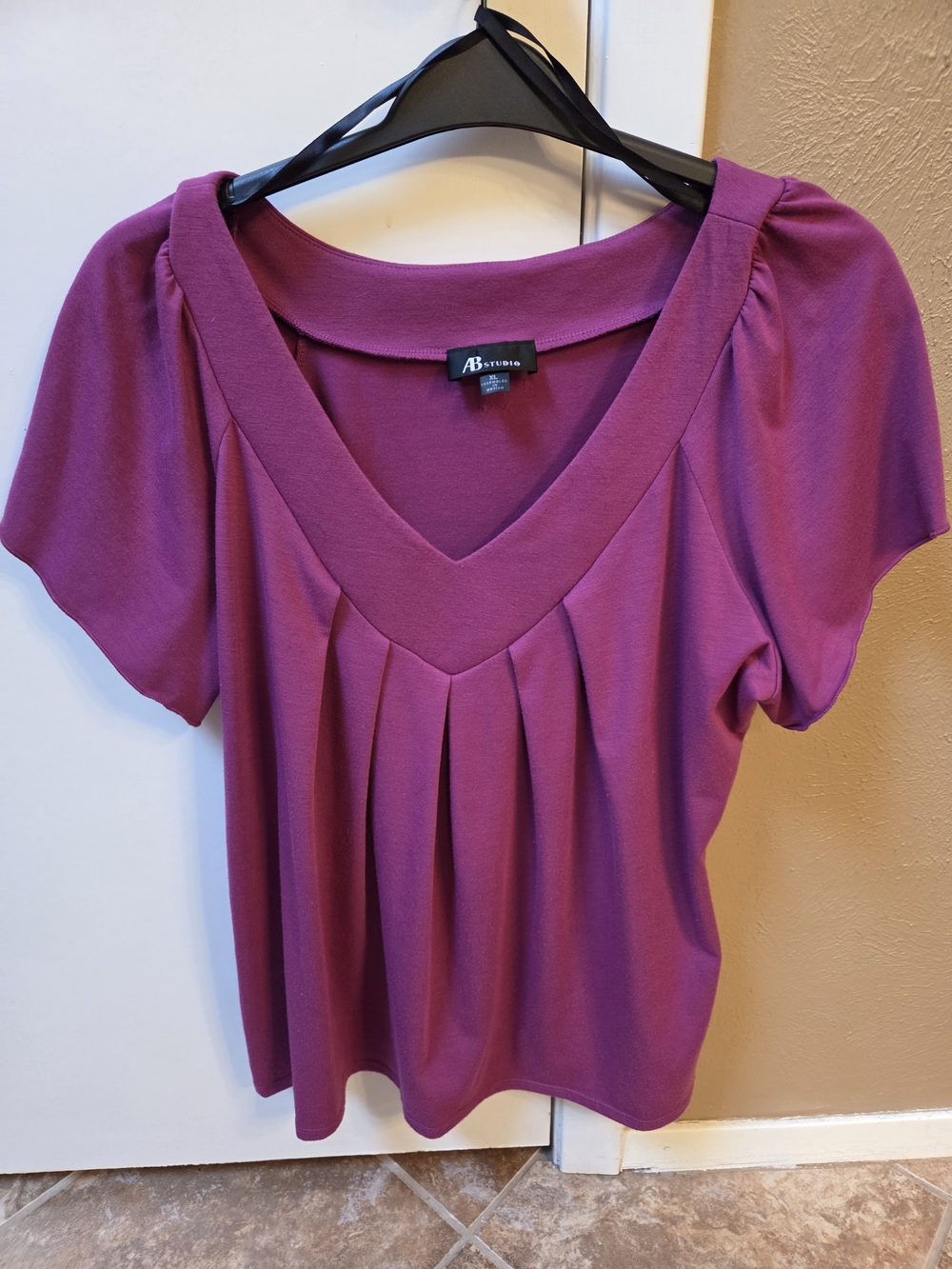 AB Studio Women's Plum V-Neck Pleated Top